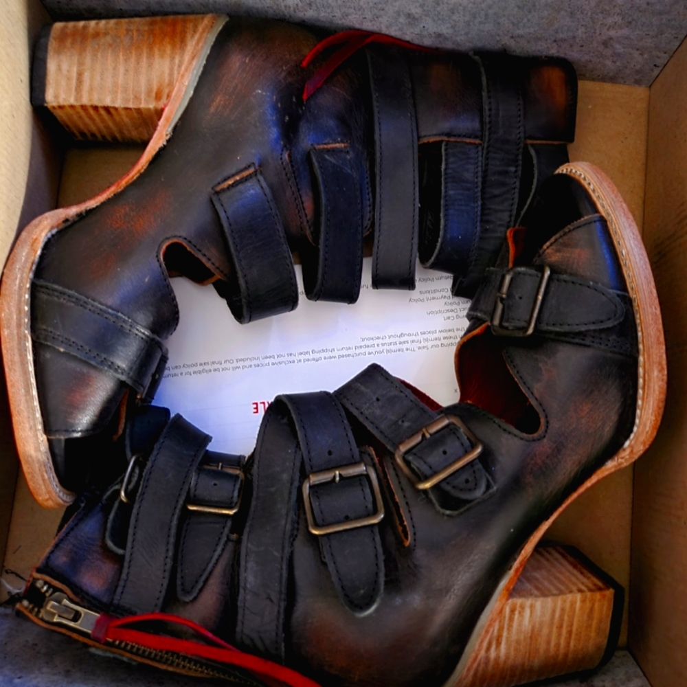 Free bird shoes leather
